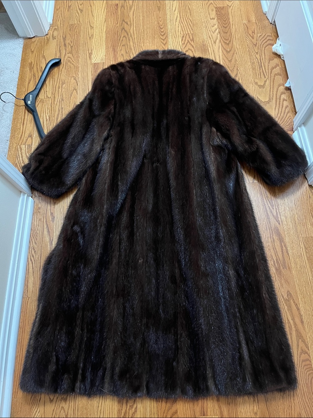 Gorgeous full length mink fur coat from Evans furs - Picture 2 of 13